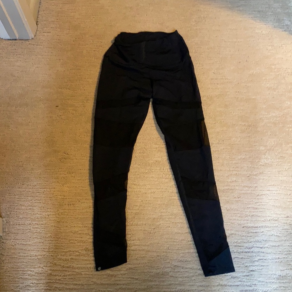 Onzie flow leggings m/l mesh throughout the leg